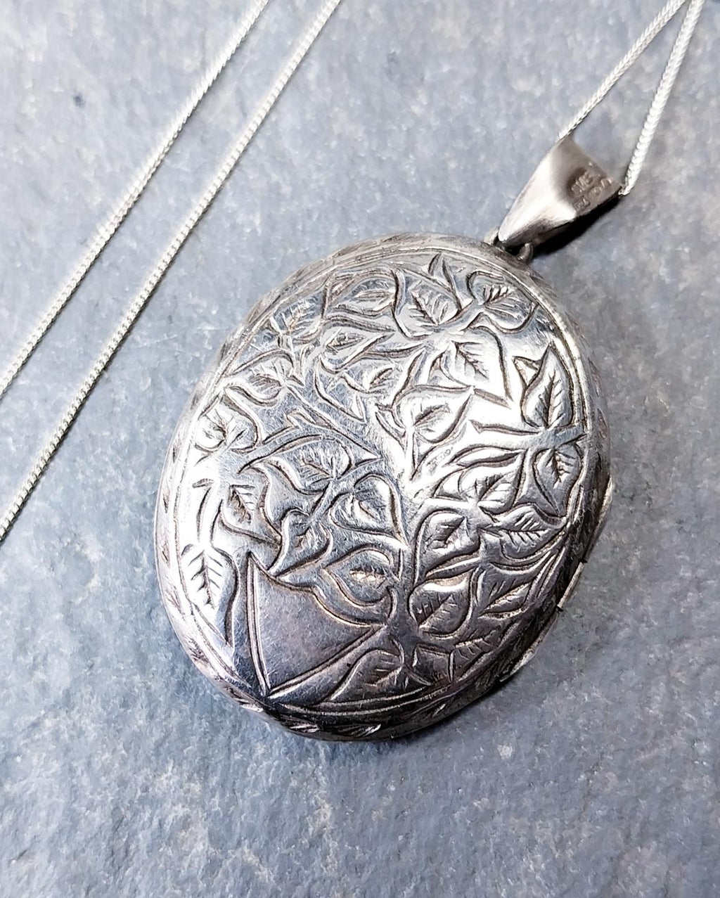 Vintage Large IVY LEAF LOCKET - Sterling Silver Hallmarked with 24" Chain - 11.5g
