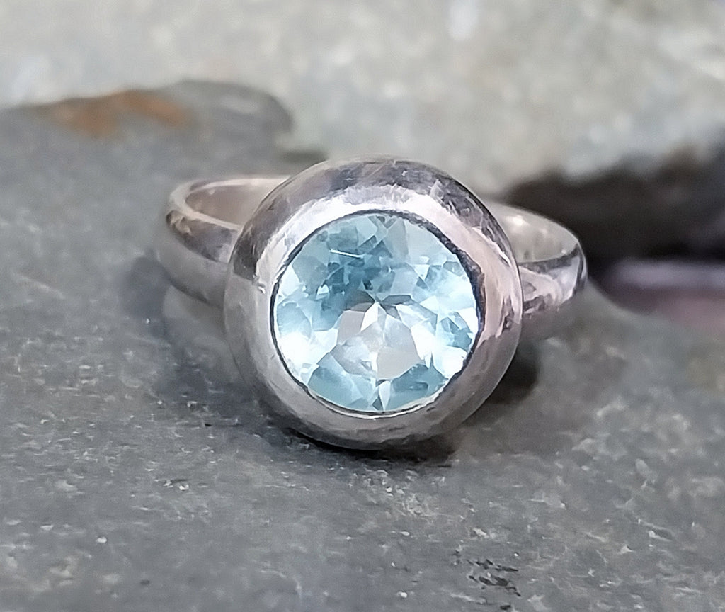 Vintage Blue Topaz RING - Sterling Silver- uk size M (us 6) - 5.4g