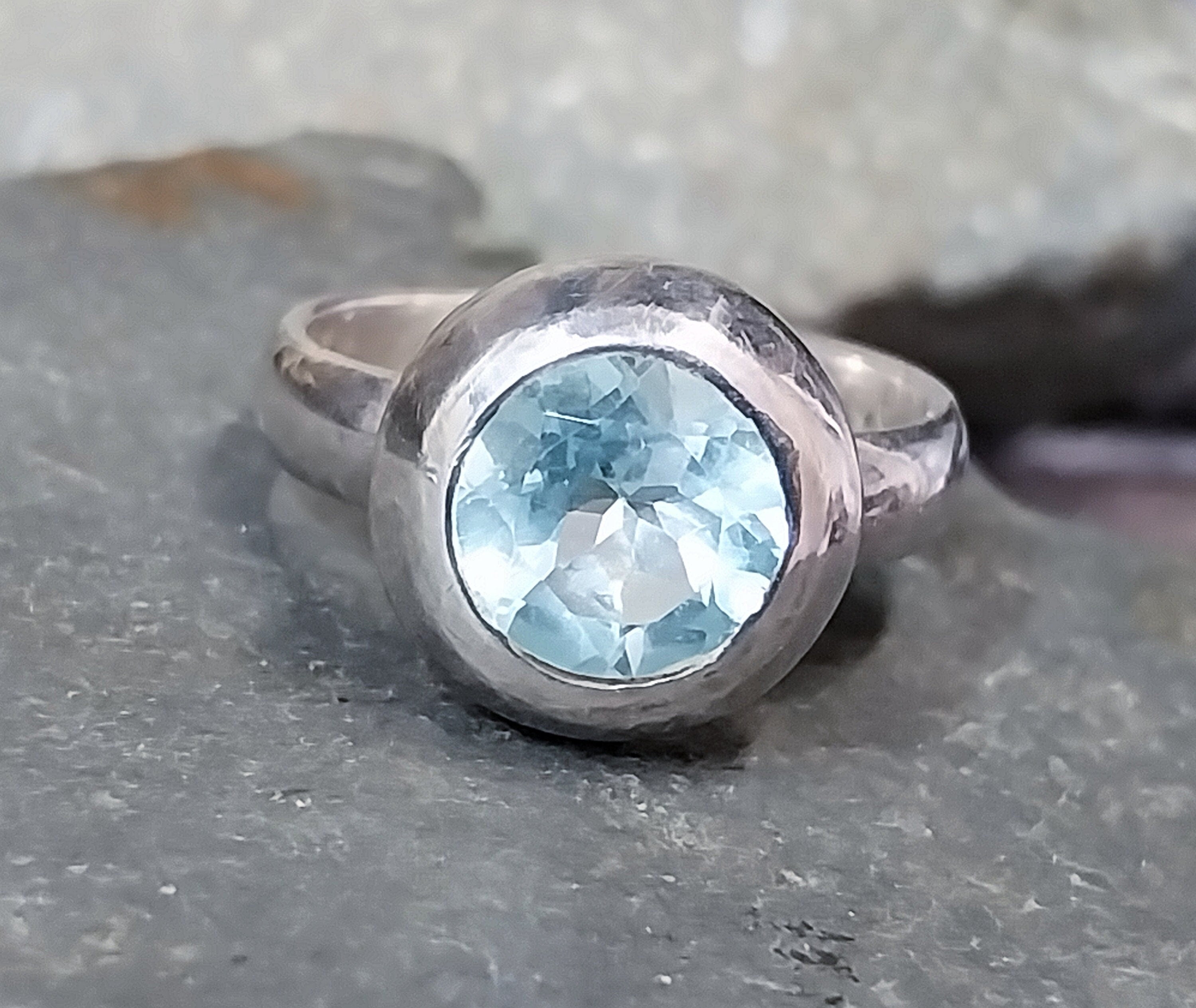 Vintage Blue Topaz RING - Sterling Silver- uk size M (us 6) - 5.4g