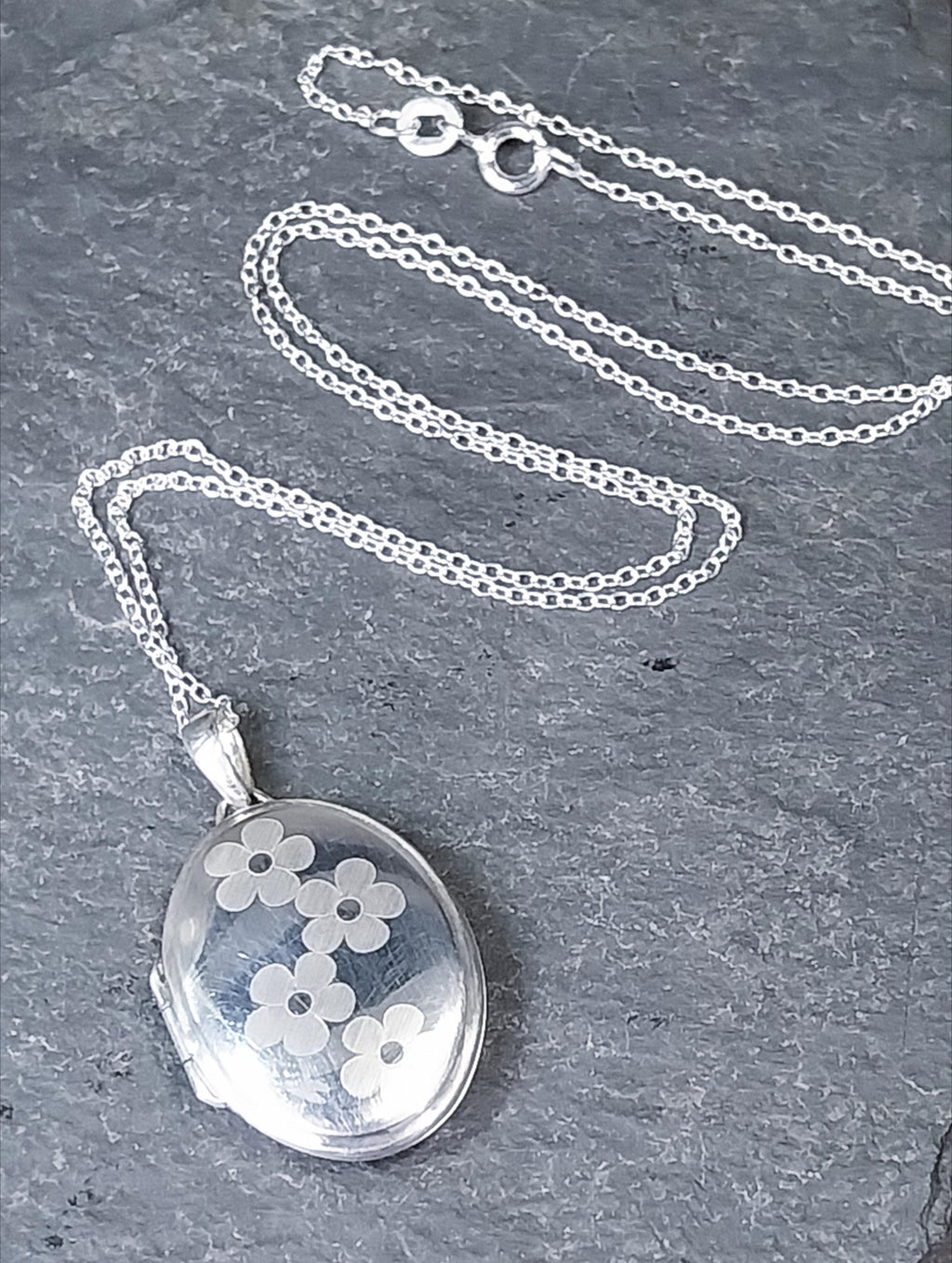 Vintage SILVER LOCKET - Oval with Four Flowers on 18" Chain - 4g