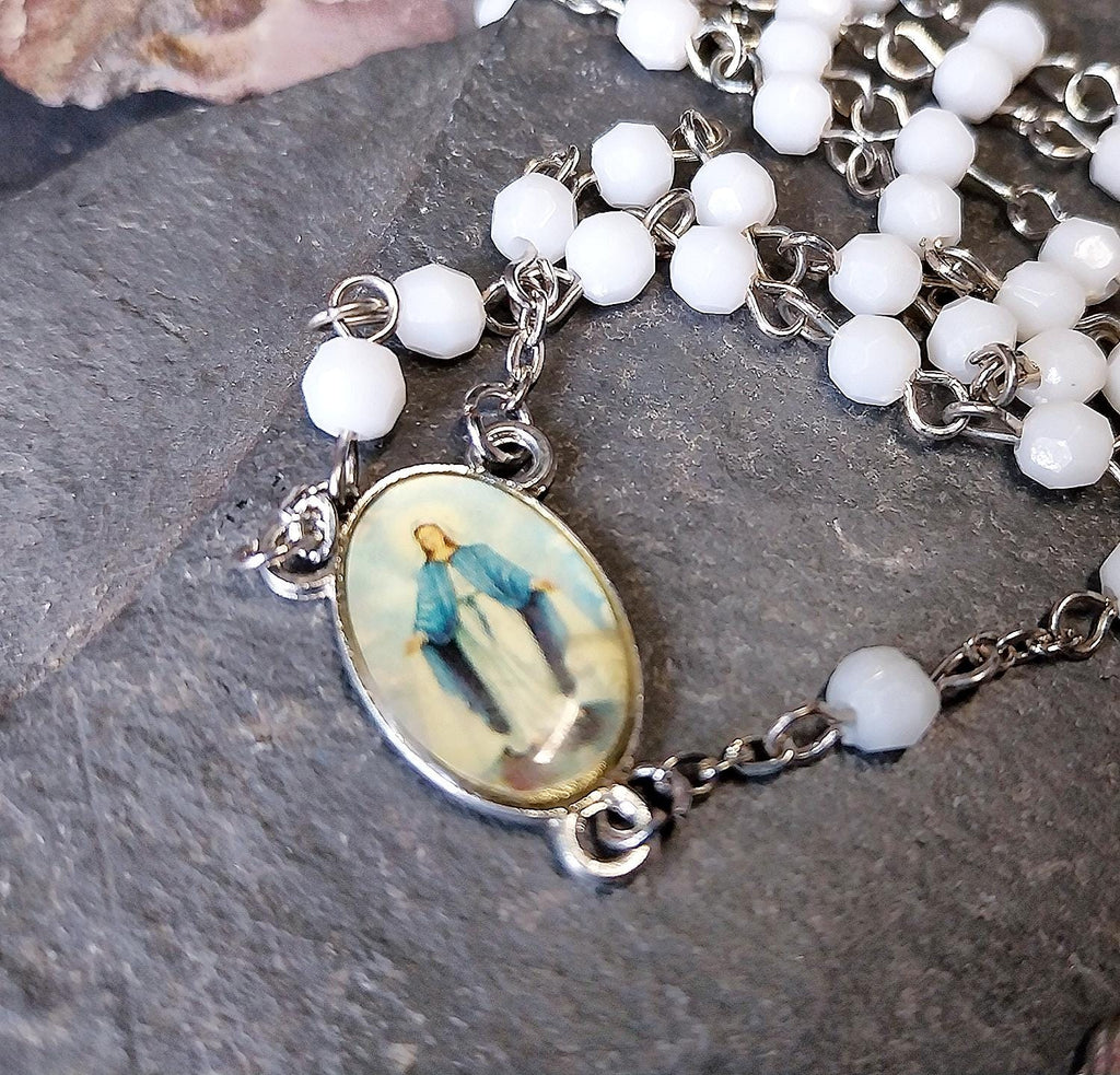 Vintage White ROSARY Beads - Old Prayer Beads and crucifix - 26" 11.3g