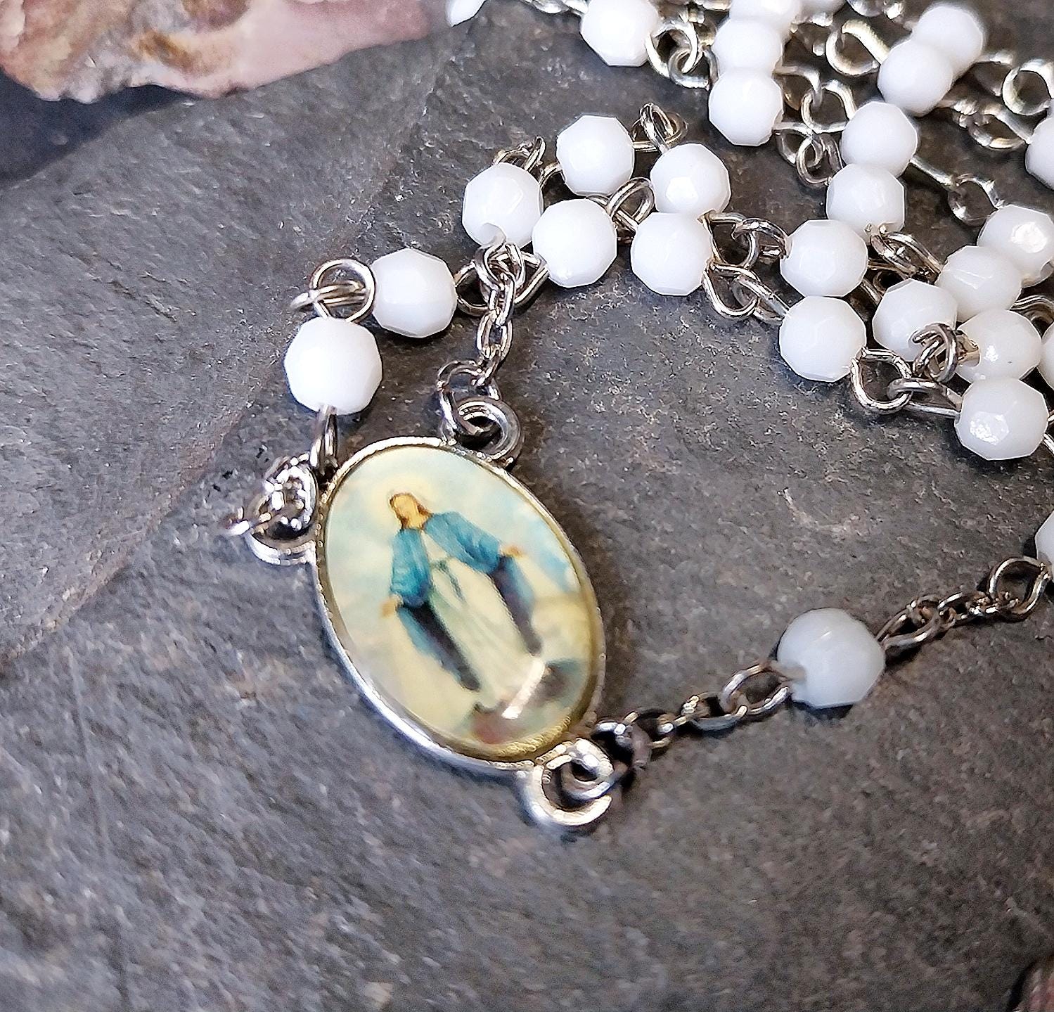 Vintage White ROSARY Beads - Old Prayer Beads and crucifix - 26" 11.3g