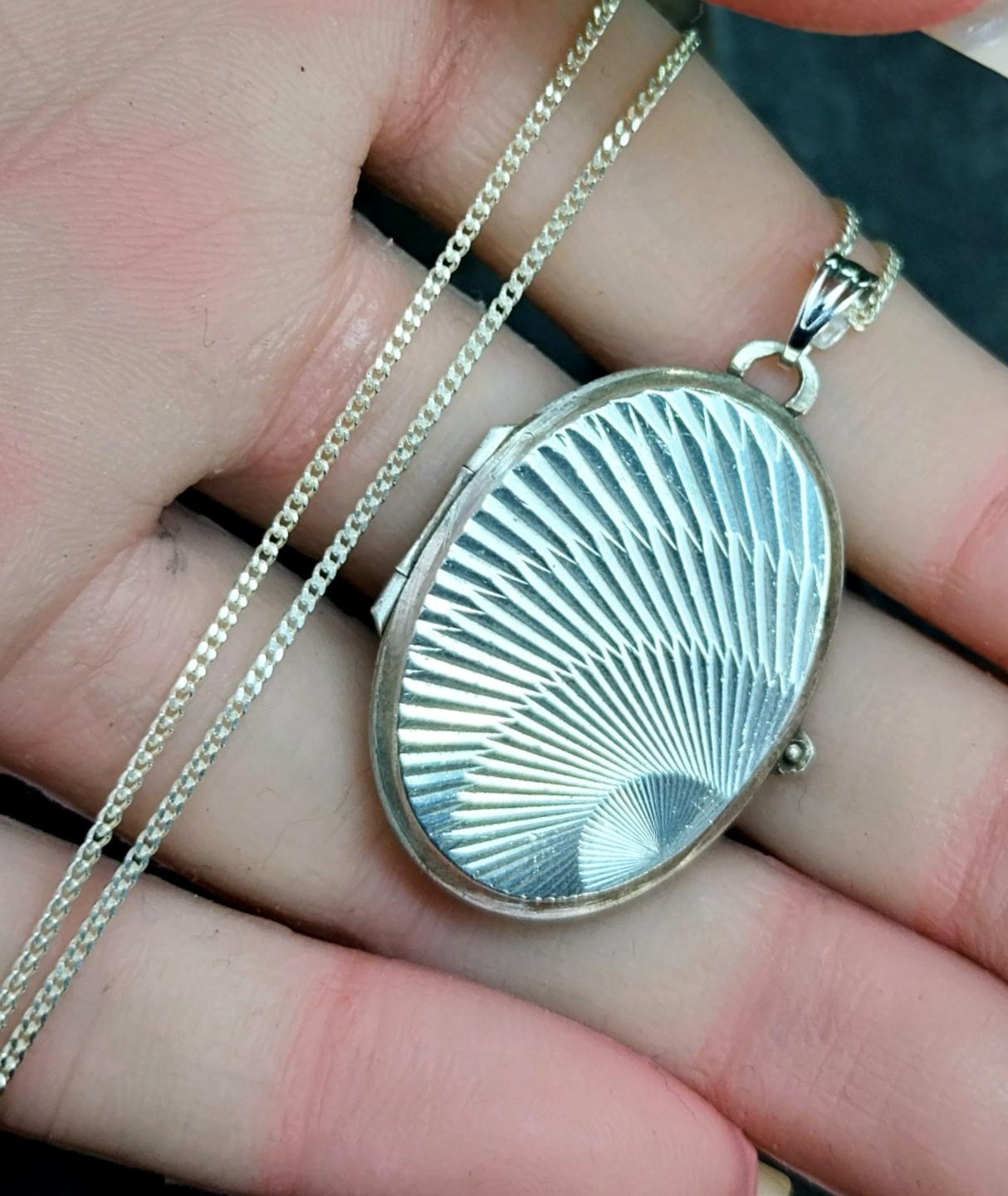 Sterling SILVER LOCKET Necklace - Geometric Sunburst on 18" Chain - 12.2g