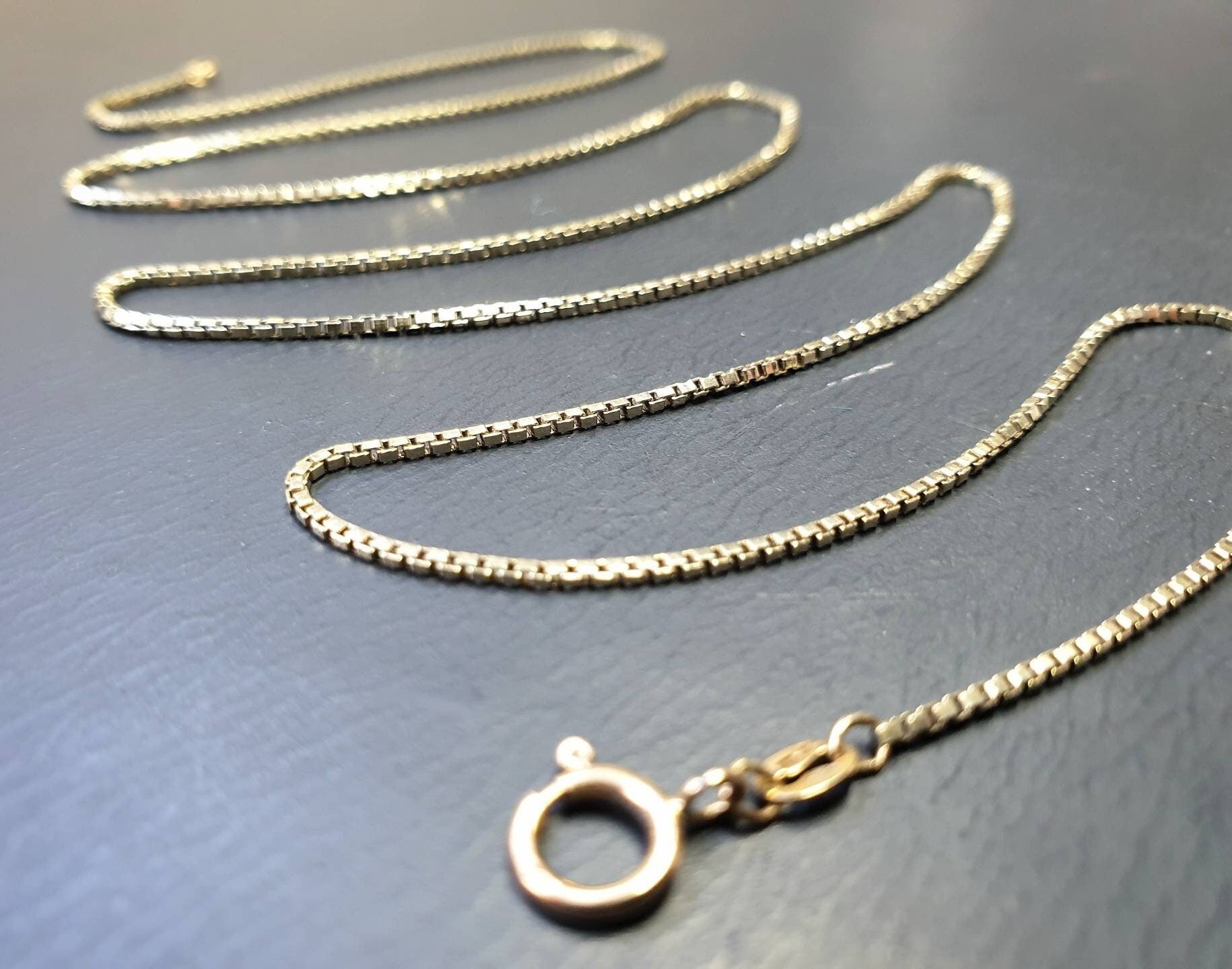 9ct GOLD CURB Style CHAIN Necklace - 21" Very Long - Hallmarked - 3.6g