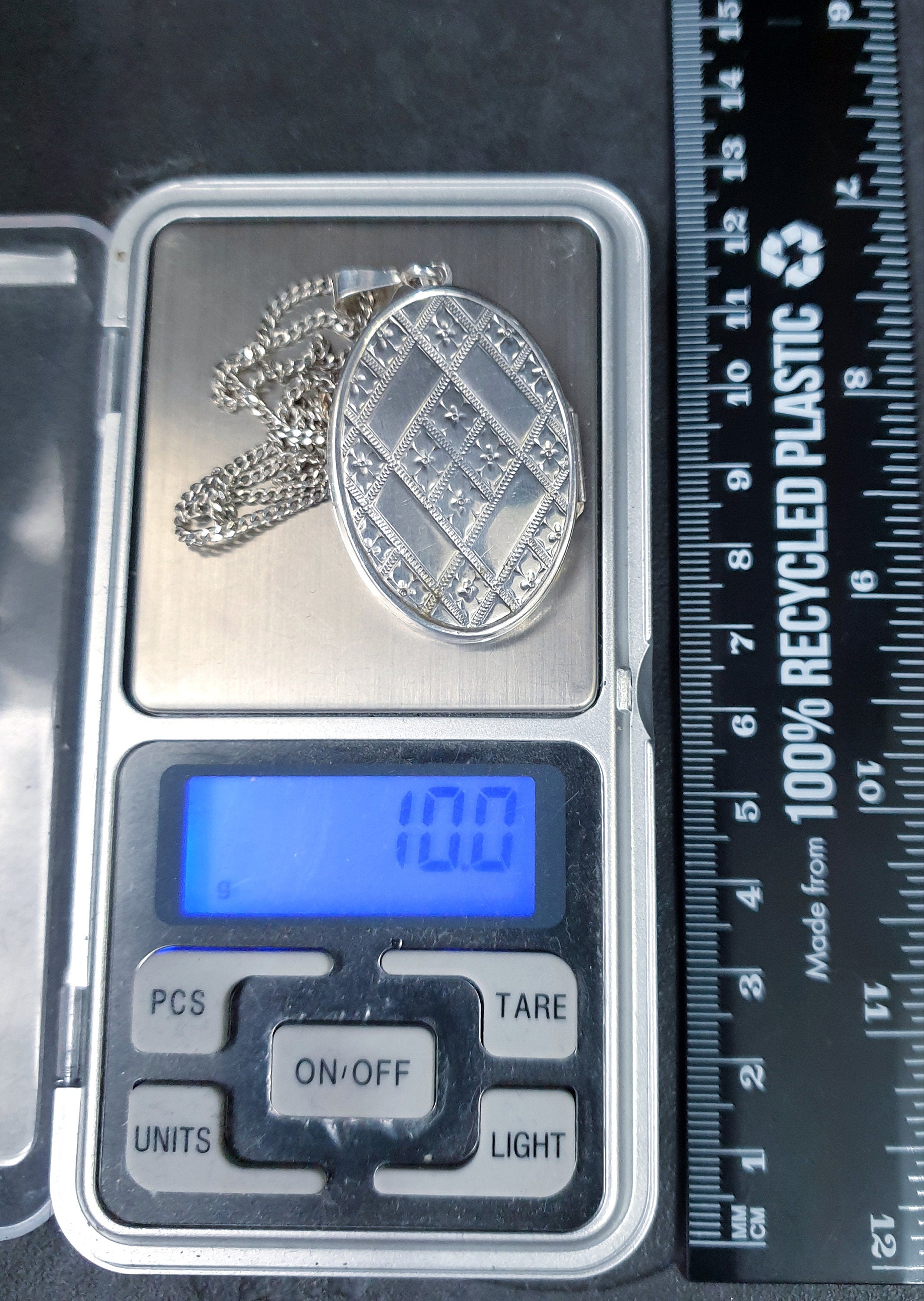 SILVER LOCKET with Criss Cross Deco design on 18" Chain - 10g