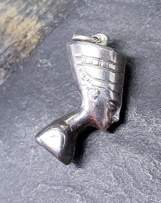 Vintage Silver Egyptian Pharaoh Head Nefertiti Bust Charm or Pendant - 1.3g