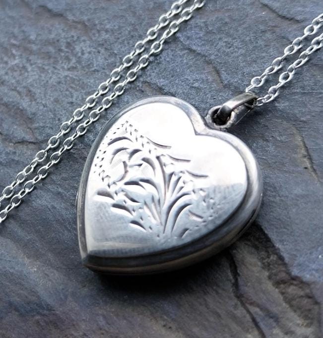 Vintage Sterling Silver HEART LOCKET - on 18" Chain - 4.5g