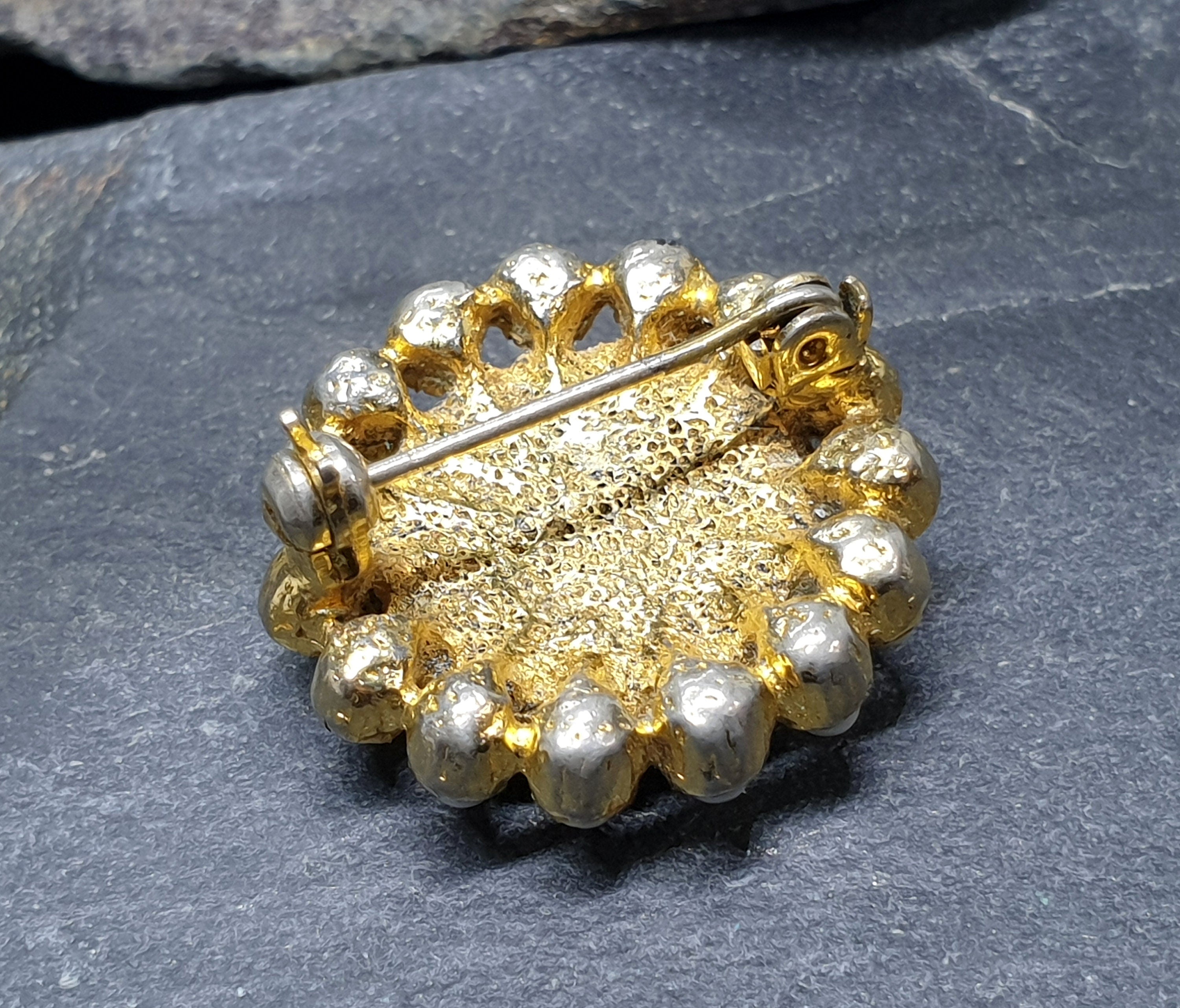 Vintage Circular BROOCH - Gold Tone with Faux Seed Pearls - 11.7g