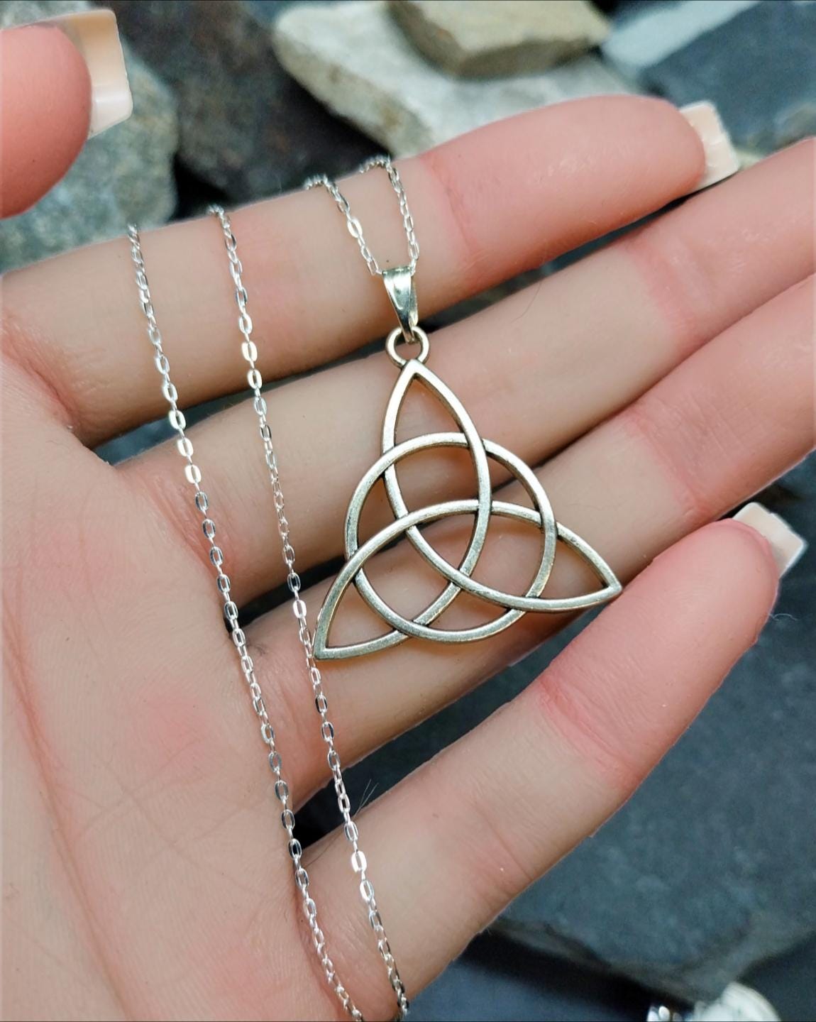 Sterling Silver CELTIC Triquetra Pendant Necklace on 18" Chain - 3.5g