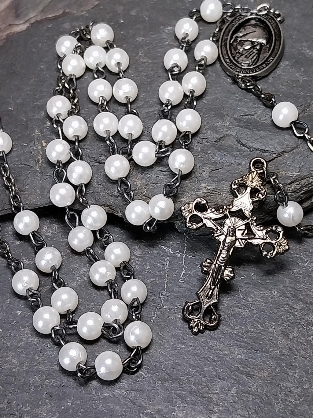 Vintage Milky White ROSARY Beads - Small Vintage Old Prayer Beads and crucifix - 28" 17g