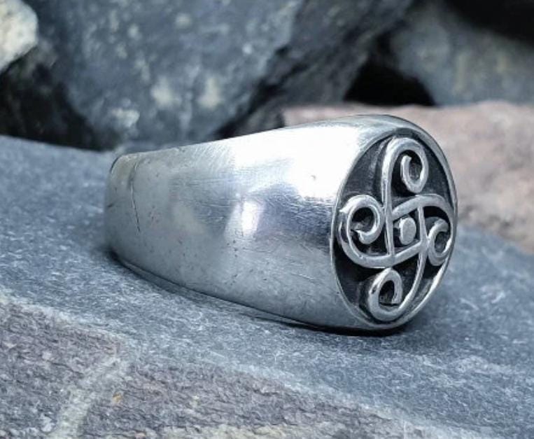 Vintage SILVER CELTIC SPIRAL Signet Ring - Size uk T ( usa 9.5) - 9.3g