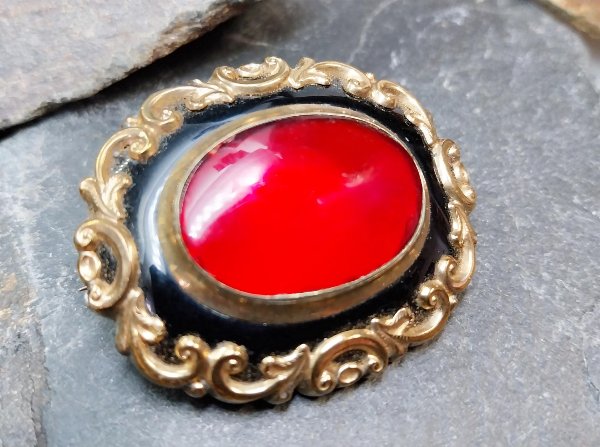 Antique Victorian Mourning Brooch 9ct Gold, Blood Red - 20.5g