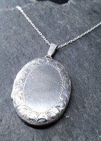 Vintage SILVER OVAL LOCKET c 1978- Scroll Border 20" Chain - 7g