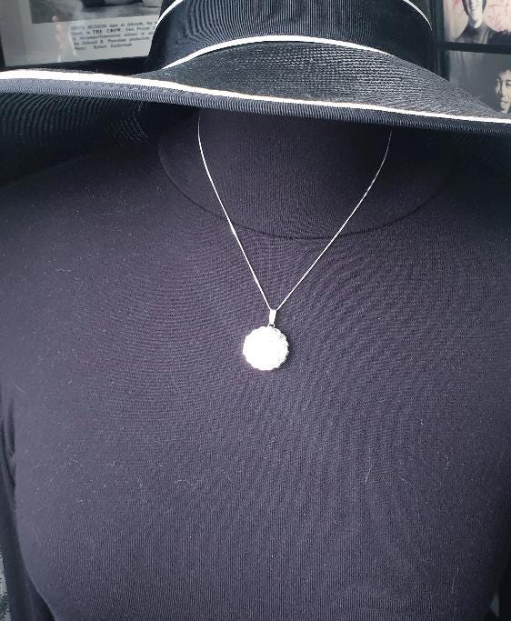 Vintage Silver Circular LOCKET Necklace with Crimped Edge on 18" Chain - 4.3g