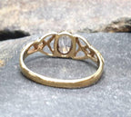 9ct GOLD CELTIC KNOT Ring - Clear Gemstone - uk size P (us 7.5) - 1.3g