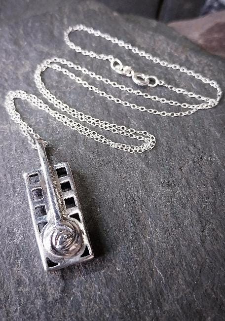 Vintage Kit Heath Silver CELTIC ROSE Pendant Necklace on 18" Chain - 4g