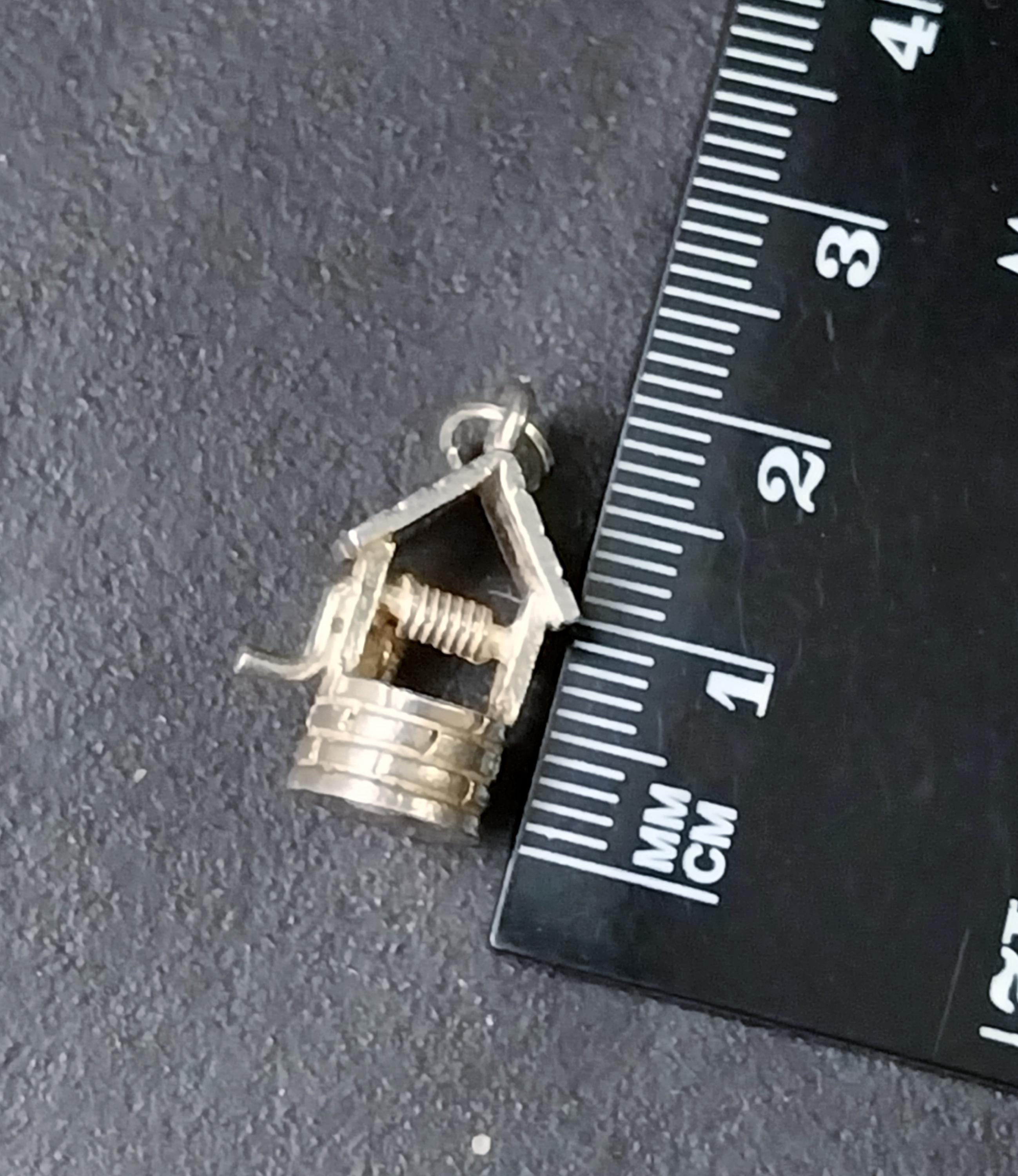 Vintage WISHING WELL Charm - Story Tale, 925 sterling silver - 2.9g