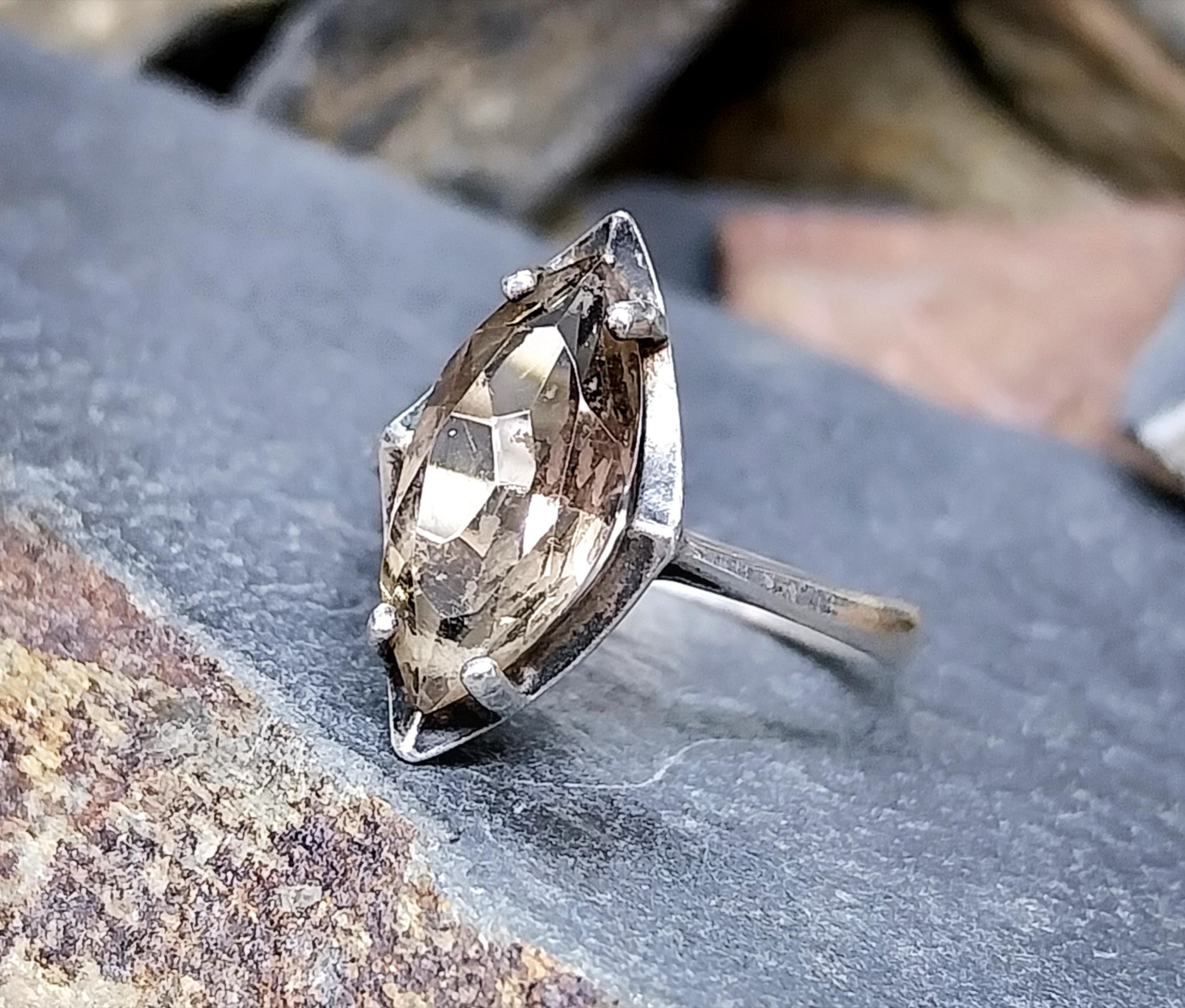 Vintage Sterling SILVER RING with Smoky Quartz - uk size O (us 7) - 2.2g