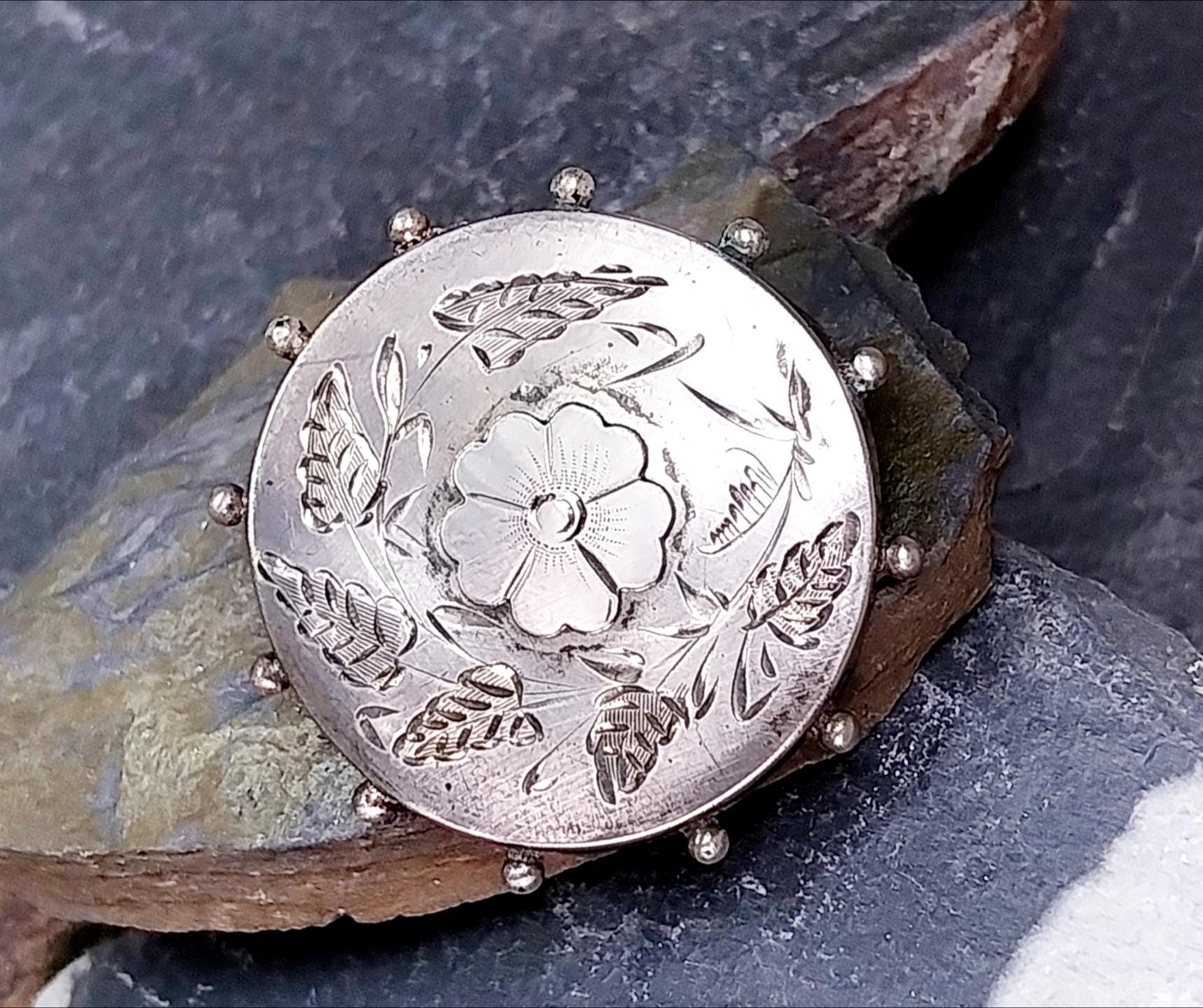 Victorian Sterling Silver Circular Brooch  - Shield Button c. 1888  - 2.9g