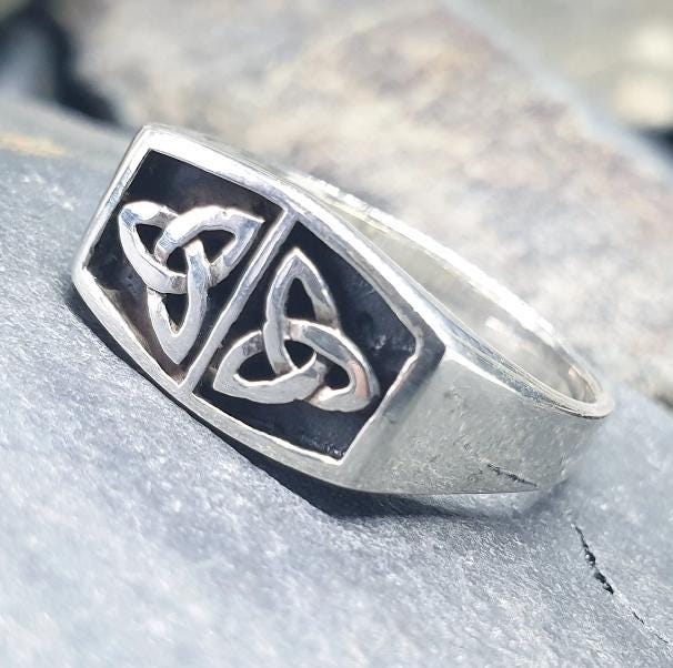 Vintage SILVER CELTIC KNOT Ring - Triquetra - Large Size uk W ( us 11) - 5.8g