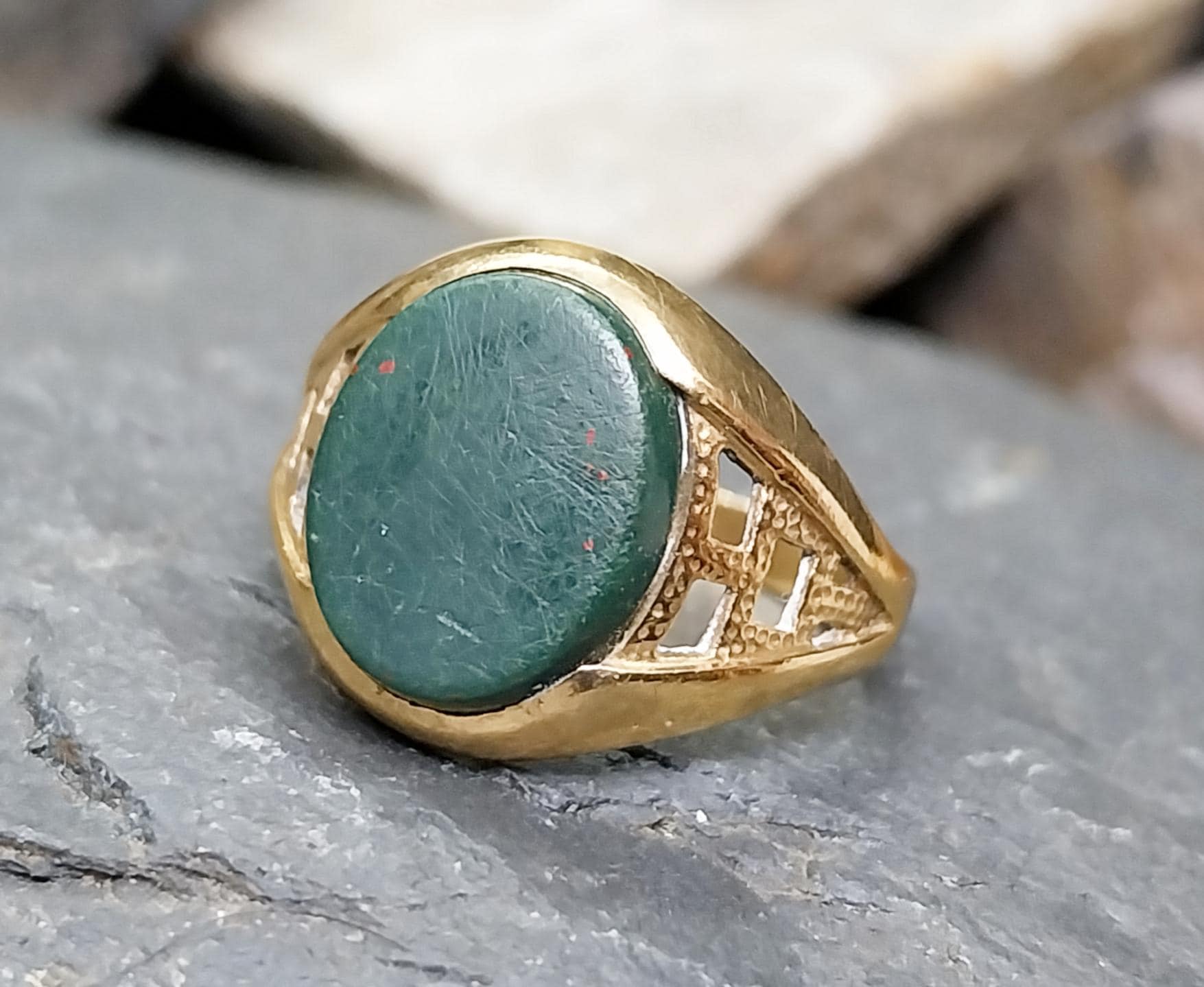 9ct GOLD BLOODSTONE Agate Signet RING - Size uk 0 (7) - 2.8g