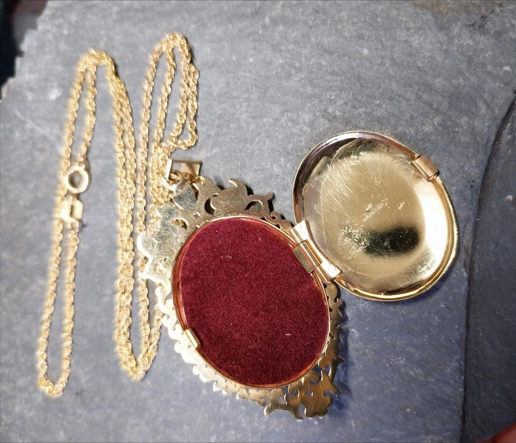 Vintage 9ct GOLD Ornate Locket Necklace on 20" Chain - 8g