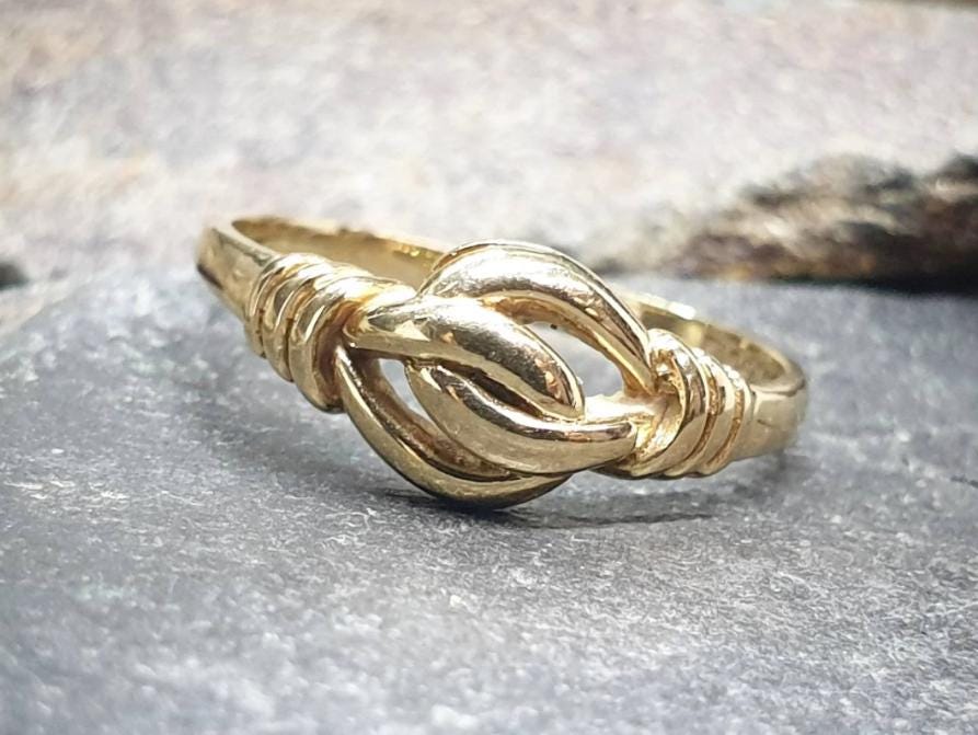 9ct GOLD CELTIC Fede Ring - uk size M 1/2 (us 6.5) - 1.5g