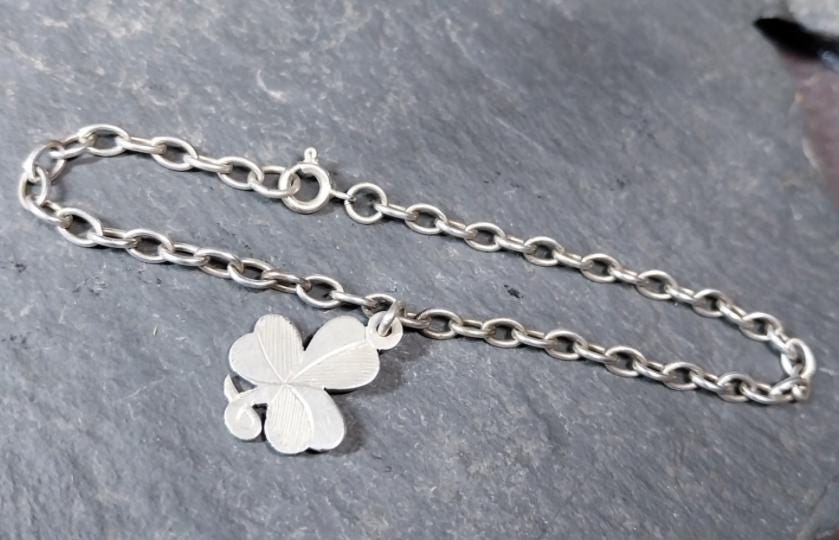 Vintage SILVER LINK BRACELET with Three Leaf Clover Charm - 5.2g