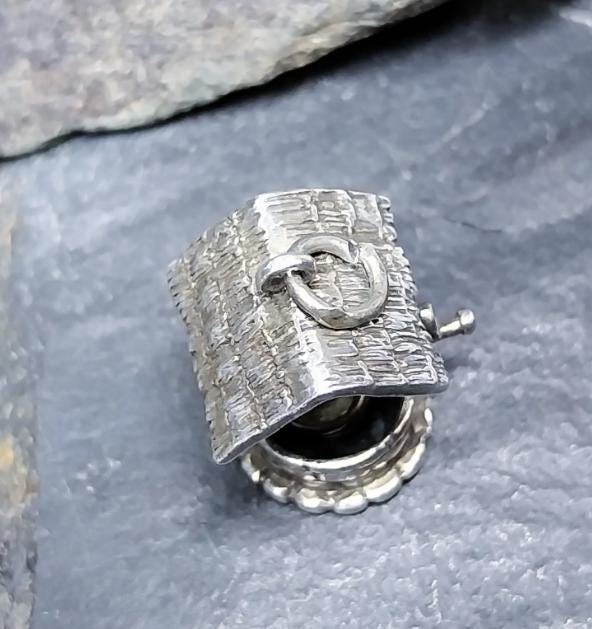 Vintage Silver WISHING WELL Charm - for bracelet -5.1g