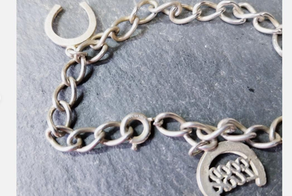 Vintage SILVER Charm BRACELET with Good-luck Horseshoe - 17.5cm - 8.7g