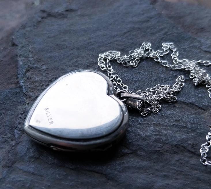 Vintage Sterling Silver HEART LOCKET - on 18" Chain - 4.5g