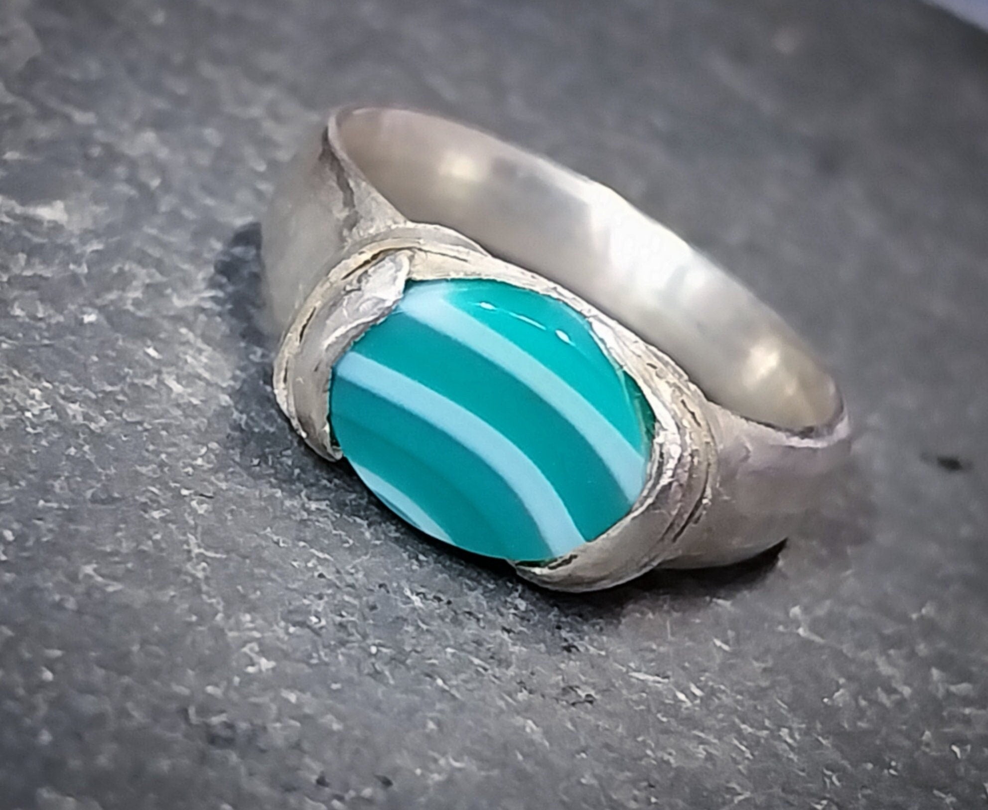 Vintage Sterling SILVER Malachite Green AGATE Ring - Size uk O (us 7) - 5.4g