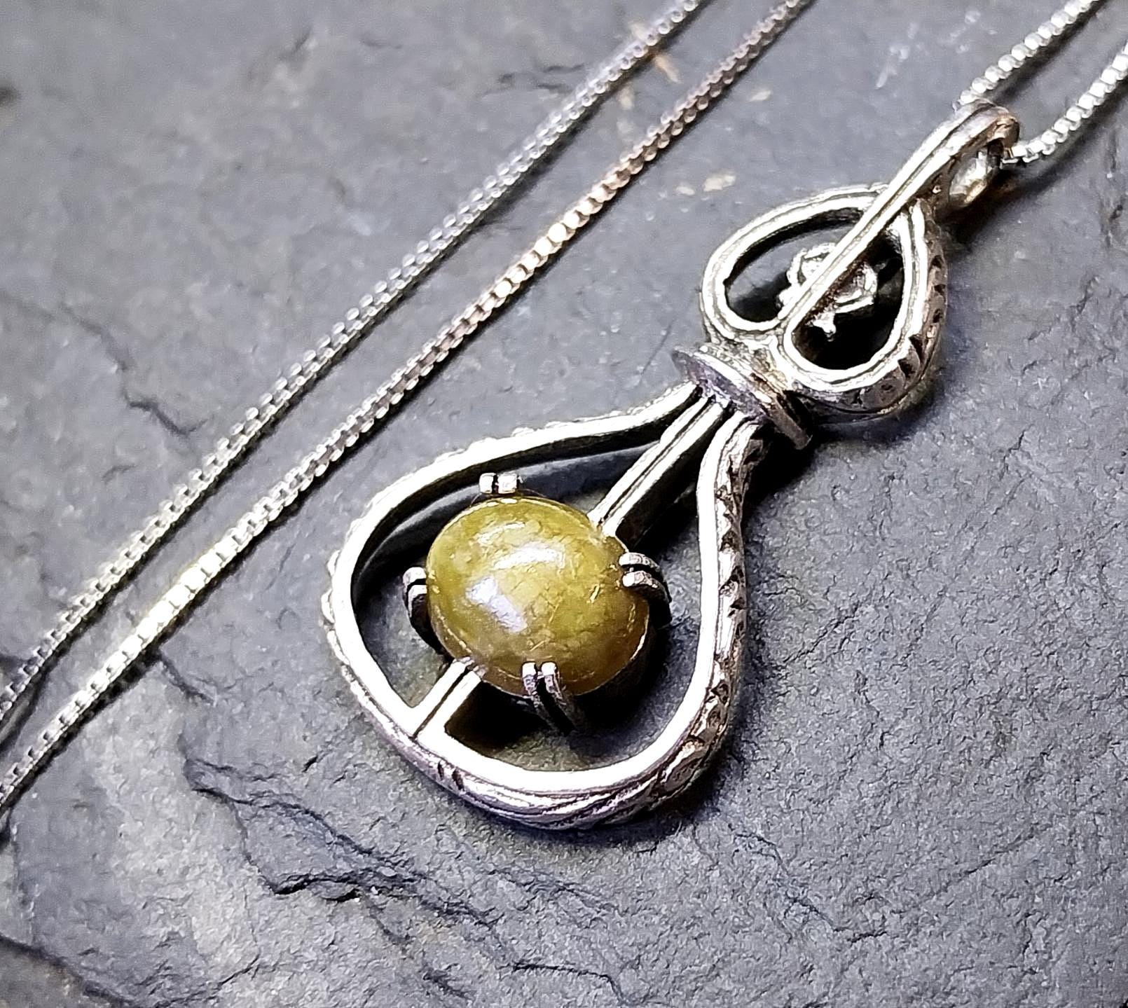 Rare Vintage Sterling Silver MIRACLE Connemara Marble NECKLACE - 6.7g