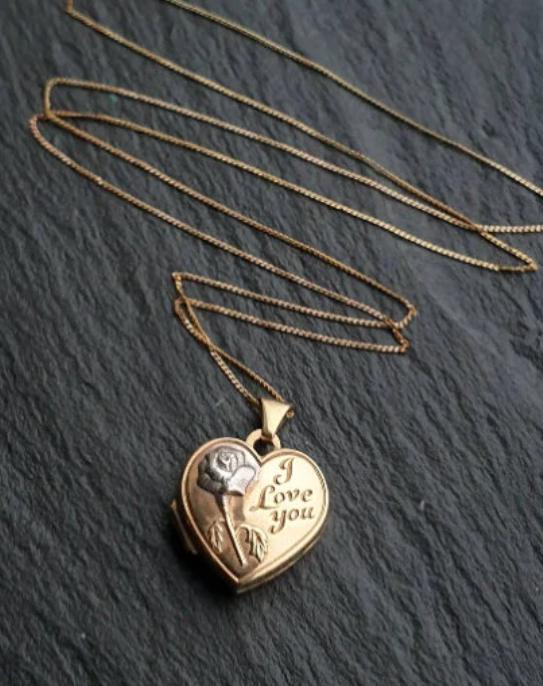 9ct GOLD HEART LOCKET with Single Rose & 18" Chain - Art Nouveau - 1.5g