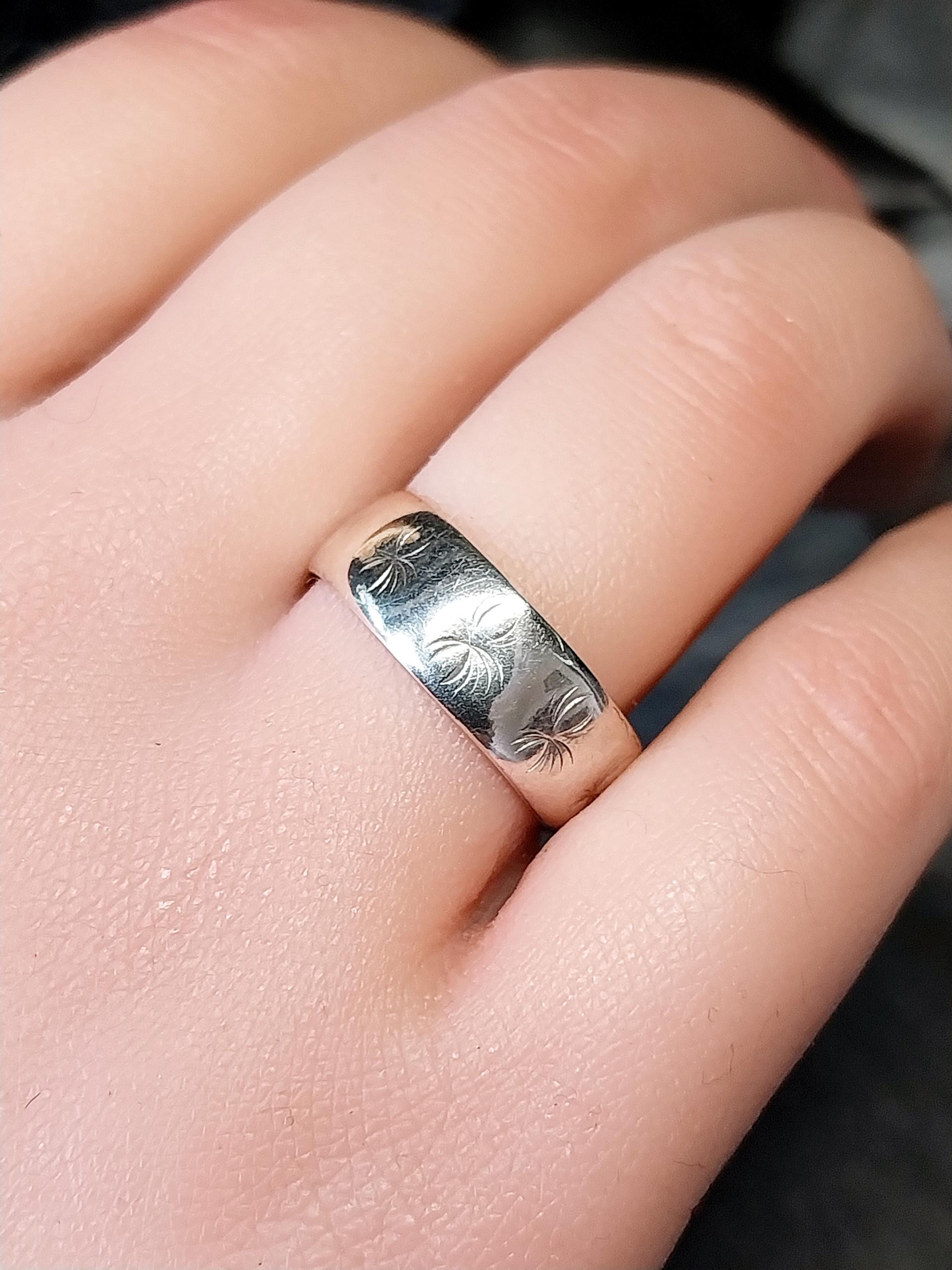 9ct White GOLD Ring Wedding Band with Stars - Hallmarked - Size S (us 9) - 3.7g