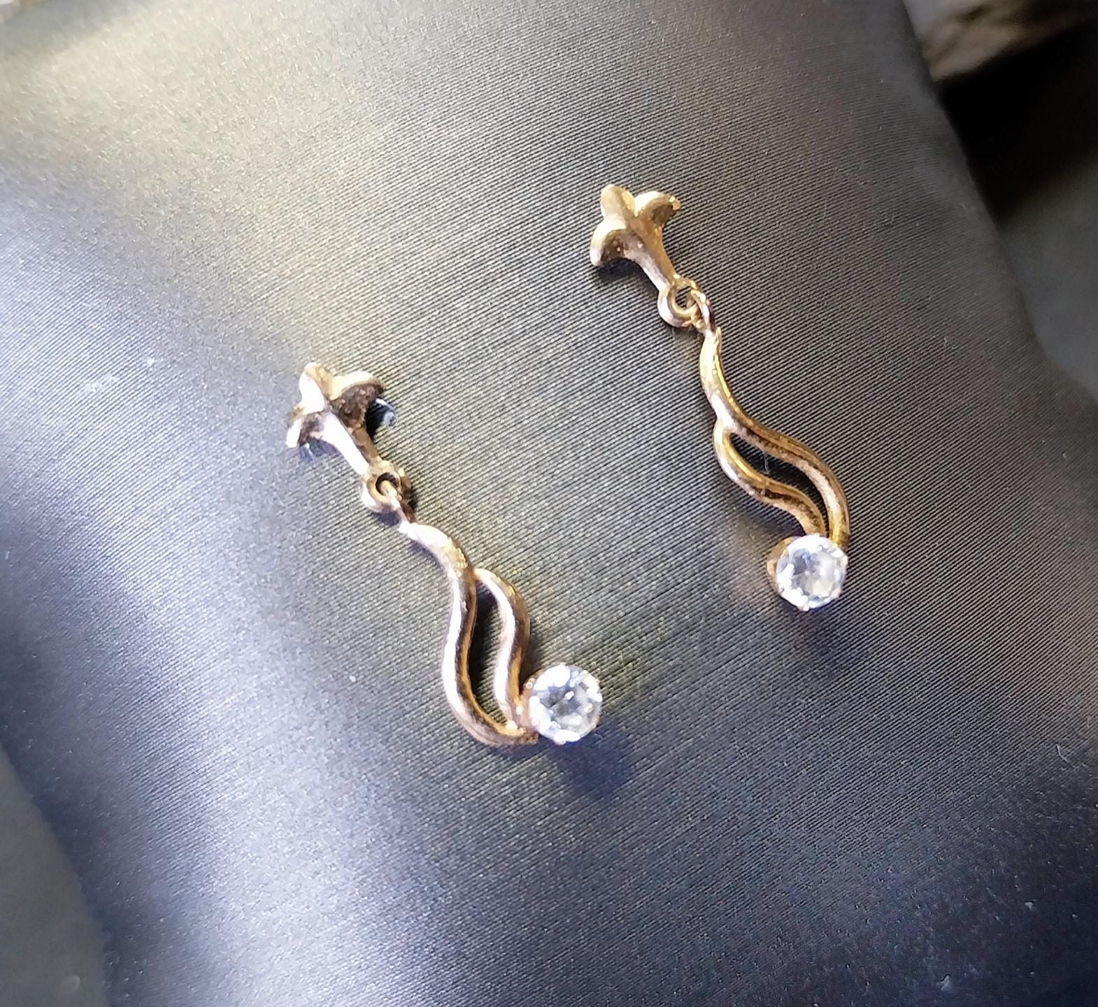 Vintage 9ct Gold Twist DROP EARRINGS - Dangling - 0.6g