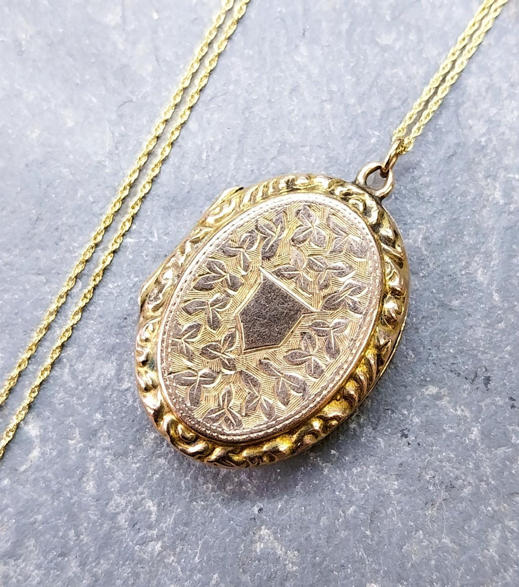 Antique 9ct Gold Oval LOCKET - Ivy Leaf design on 20" Chain - 5.4g