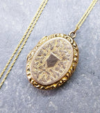 Antique 9ct Gold Oval LOCKET - Ivy Leaf design on 20" Chain - 5.4g