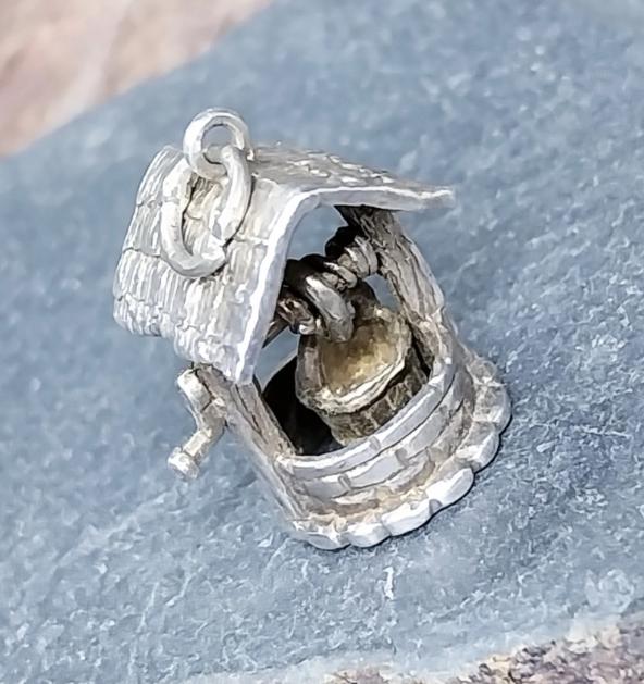 Vintage Silver WISHING WELL Charm - for bracelet -5.1g
