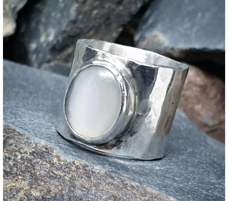 Wide Sterling Silver Moonstone Ring - uk size Q (us 8) - 16.1g