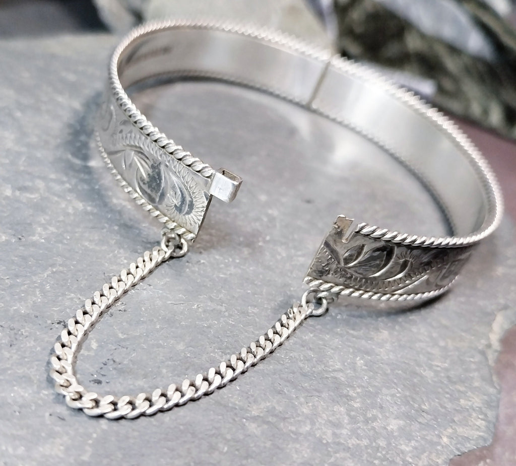 Vintage Sterling SILVER BANGLE Bracelet - c 1979 - 24.5g