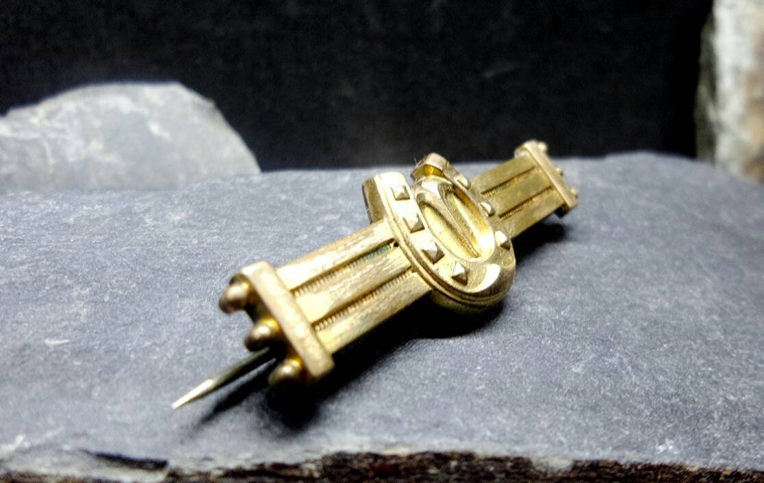 Antique GOLD Front HORSESHOE BROOCH - Good luck, mourning, Victorian Curios