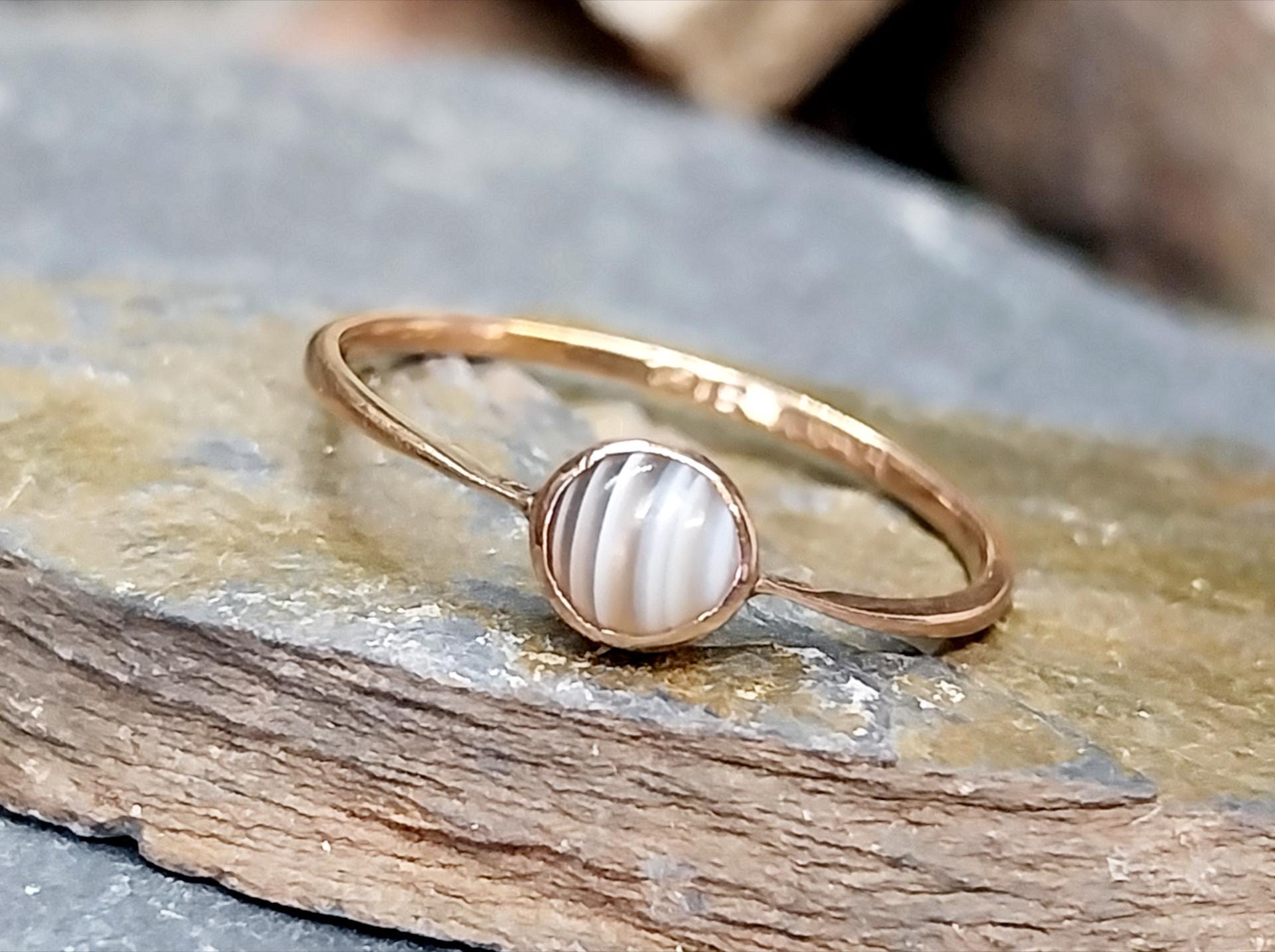 Antique Victorian 9ct Gold BANDED AGATE Ring - Size uk N (us 6.5) - 0.6g